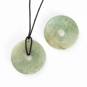 pendentif donut pi en aigue-marine, photo sur fond blanc