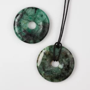 donut en émeraude, photo sur fond blanc